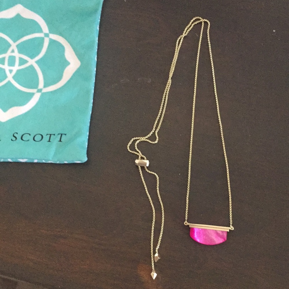 Kendra Scott necklace • pink